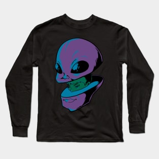 Hiding in Alien Long Sleeve T-Shirt